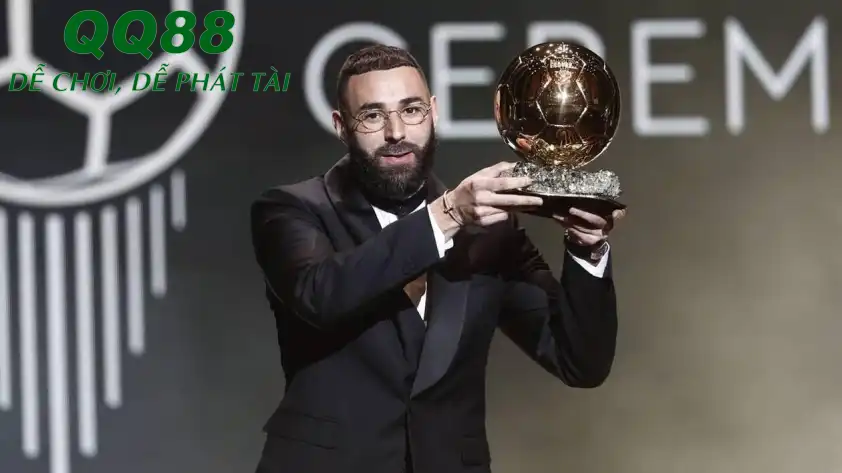 Chủ nhân QBV 2022 cảm thấy CLB đang thiếu tôn trọng mình thông qua bản hợp đồng mới. (Ảnh: Goal) Chủ nhân QBV 2022 cảm thấy CLB đang thiếu tôn trọng mình thông qua bản hợp đồng mới. (Ảnh: Goal)